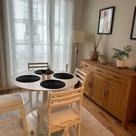 Chez Lucie, F2 Perret De 60 M2, Traversant Et Lumineux, Plein Centre, 36 Rue De Paris, Vue Catene, Arrivee Autonome