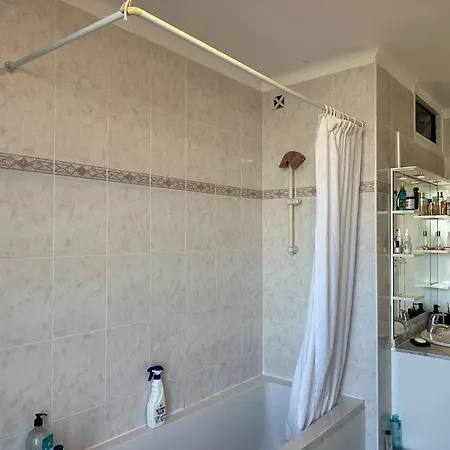 Apartment Chez Lucie, F2 Perret De 60 M2, Traversant Et Lumineux, Plein Centre, 36 Rue De Paris, Vue Catene, Arrivee Autonome