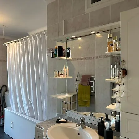 Chez Lucie, F2 Perret De 60 M2, Traversant Et Lumineux, Plein Centre, 36 Rue De Paris, Vue Catene, Arrivee Autonome Apartment *