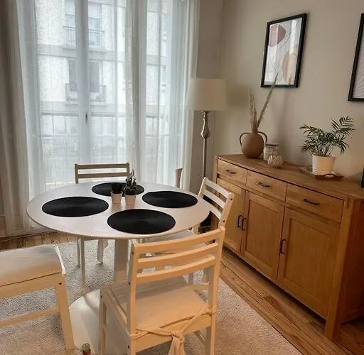 Grand F2 Perret De 60 M2, Traversant Lumineux, Plein Centre, 36 Rue De Paris, Vue Catène, Arrivée Autonome