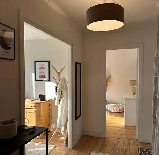 Appartamento Grand F2 Perret De 60 M2, Traversant Lumineux, Plein Centre, 36 Rue De Paris, Vue Catène, Arrivée Autonome