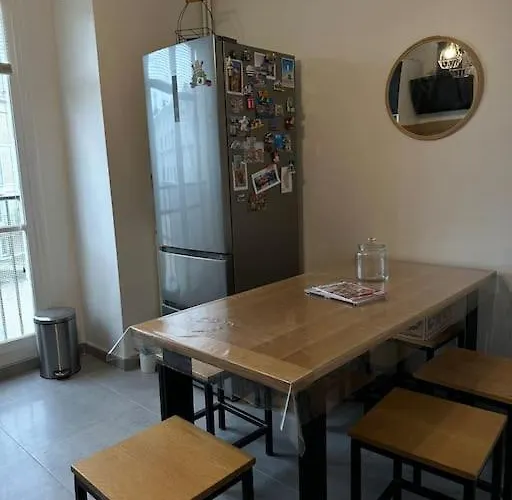 Grand F2 Perret De 60 M2, Traversant Lumineux, Plein Centre, 36 Rue De Paris, Vue Catène, Arrivée Autonome *